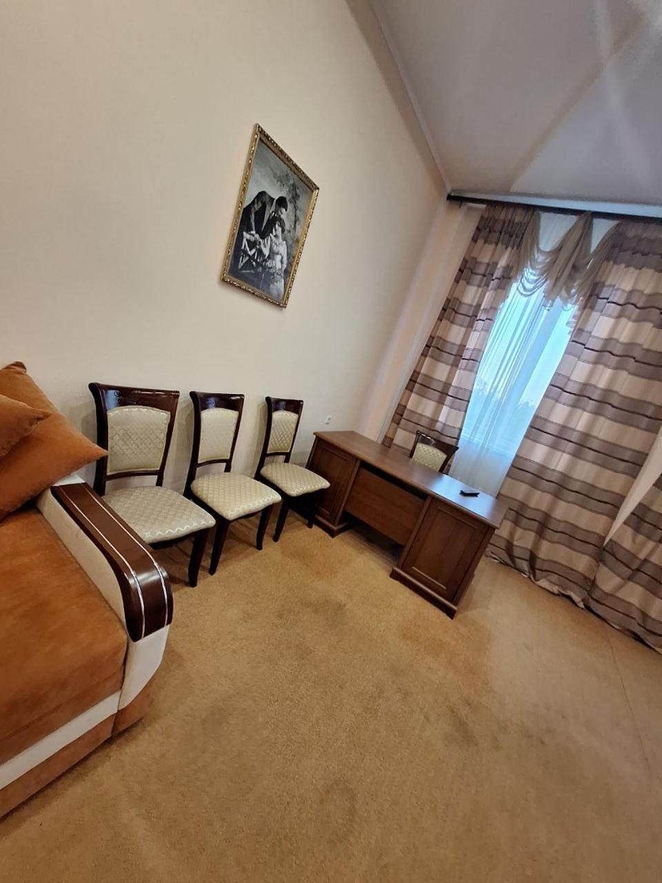 Барселона Hotel Mizikevycha Exterior photo